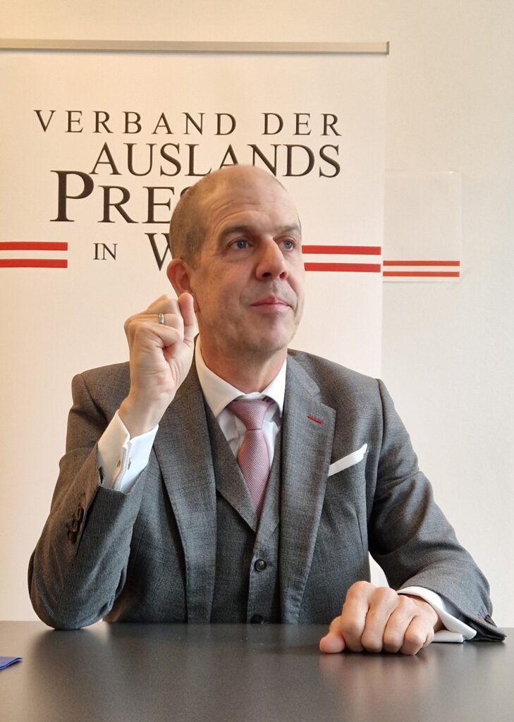 Exklusives Gespräch mit Peter Hajek